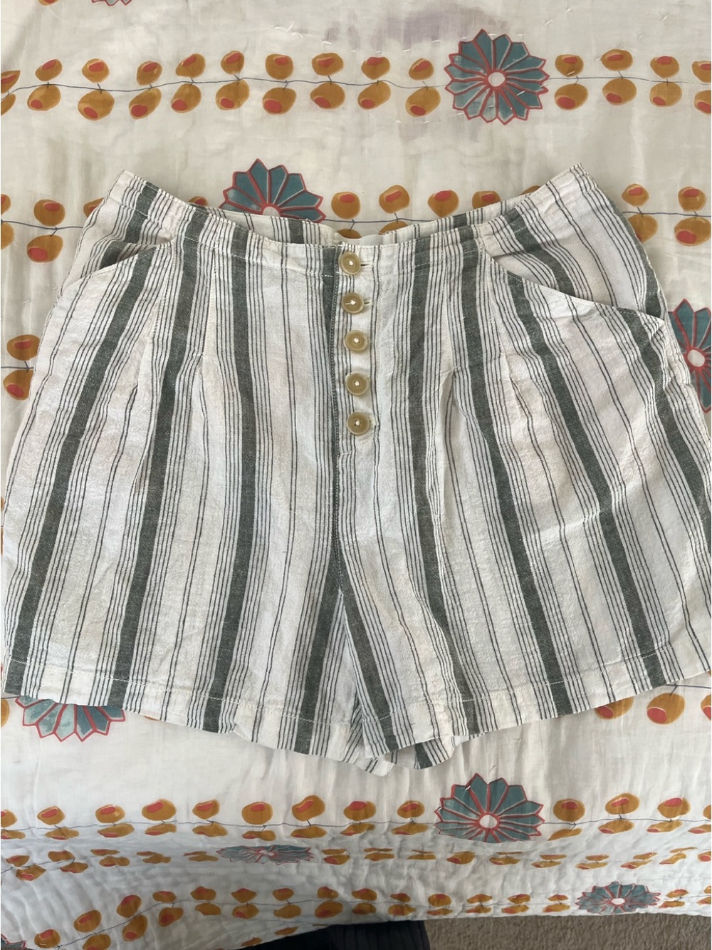Anthropologie Linen Blend Vertical Stripe Shorts in White & Green size 8